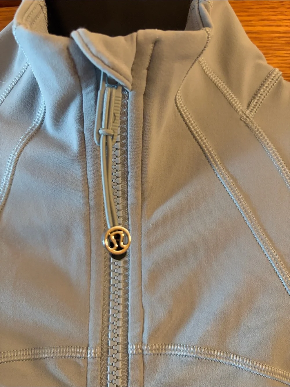 Lululemon Women’s Define Cropped Mint Green Zipper Jacket w/zipper pockets Sz 2